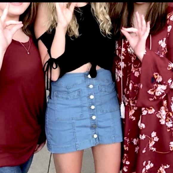 Super soft Boohoo Denim button down jean skirt - Picture 7 of 9